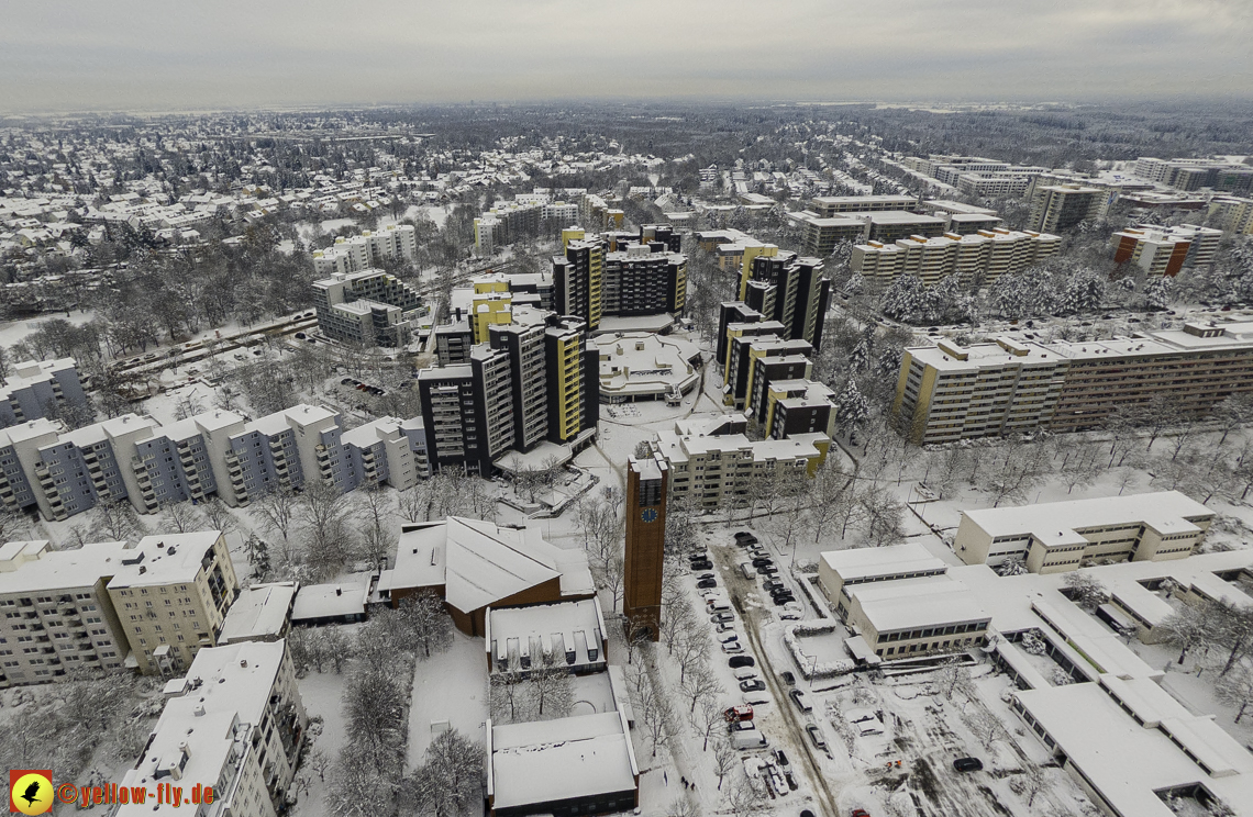 04.12.2021 - Karl-Marx-Ring und Marx-Zentrum in Neuperlach